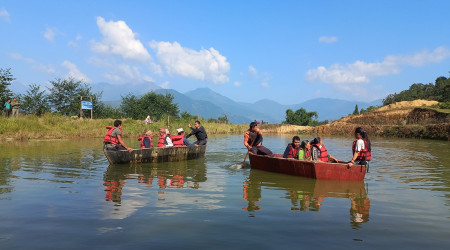 २४ घरले चन्दा उठाएर बनाएको पोखरीमा माछापालन र डुंगा सयर